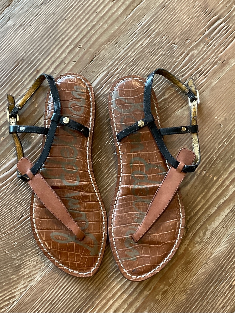 Sam Edelman Brown and Black Croc-Embossed T-Strap Sandals